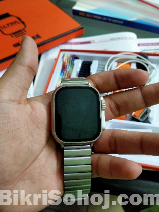 Smart watch full box with 7 belts(new condition)